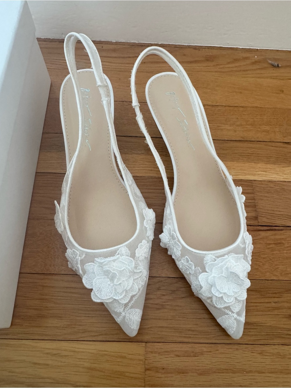 Betsey Johnson White Floral Appliqué Slingback Heels - Picture 2 of 3
